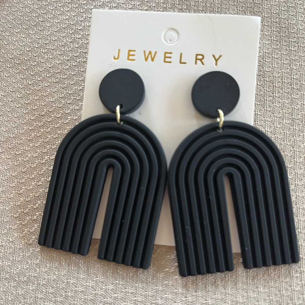 Acrylic Round & U Shaped Dangle Earrings